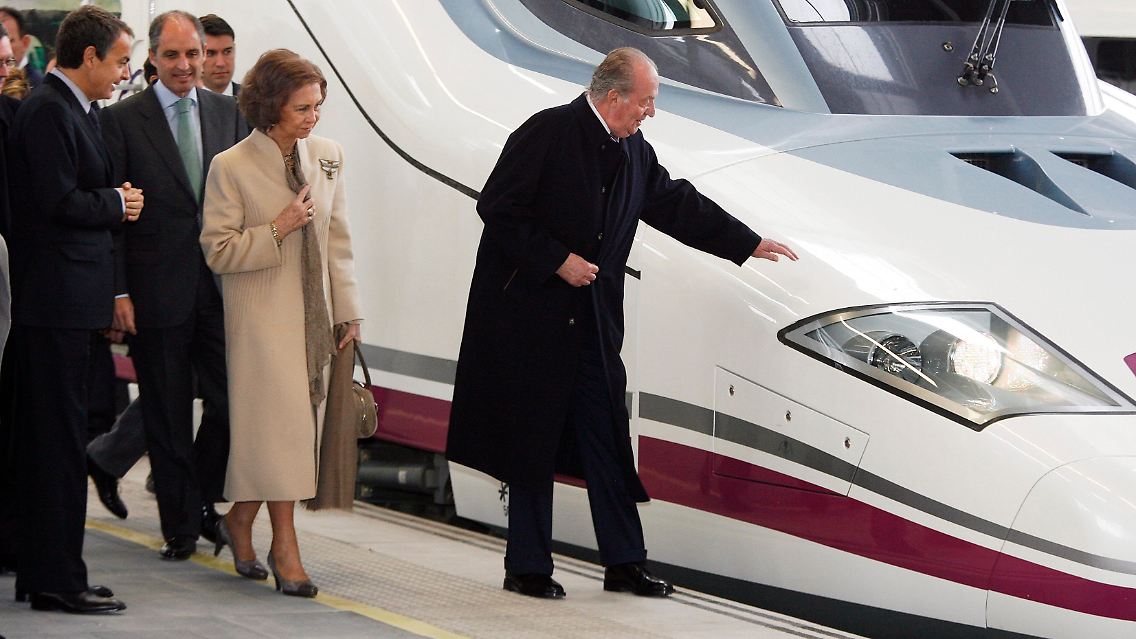 König Juan Carlos bei der Eröffnung am Sonnabend, neben ihm Königin Sofia und Spaniens Premierminister Jose Luis Rodriguez Zapatero.