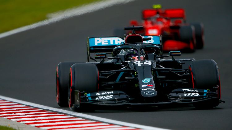 Mercedes vorne, Ferrari abgeschlagen dahinter: Beim Großen Preis von Ungarn überrundete Lewis Hamilton die beiden Ferrari-Piloten Sebastian Vettel und Charles Leclerc.