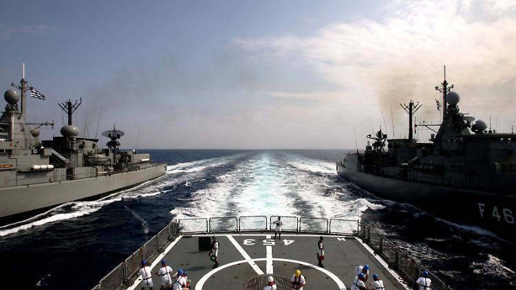 Die griechische Marine, hier bei einer Übung südlich von Athen, wurde wegen türkischer Bohrungen im Mittelmeer entsandt.