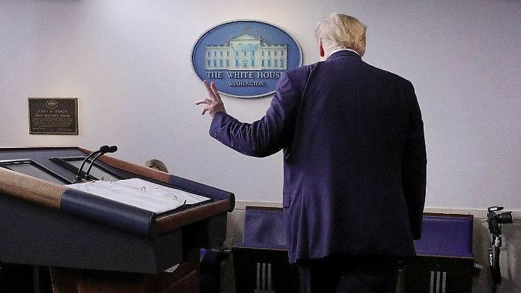 Trump nach seiner Pressekonferenz. Der US-Präsident nannte die Corona-Fallzahlen zuletzt "besorgniserregend".   