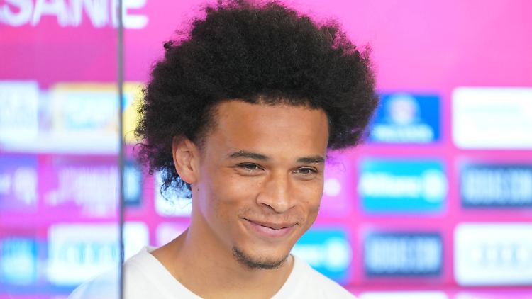 Leroy Sané darf direkt mal gegen den Ex-Klub ran.