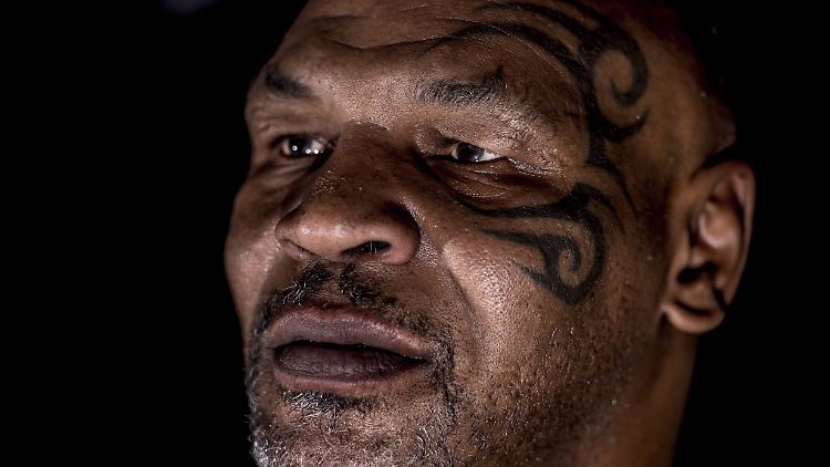 15 Jahre nach seinem letzten Fight, meldet sich "Iron Mike" zurück.