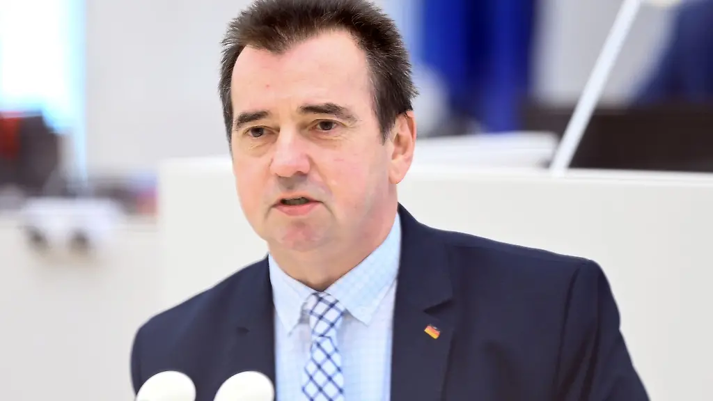 Der-stellvertretende-Brandenburger-CDU-Landeschef-Frank-Bommert-beurteilt-den-Koalitionsvertrag-von-Union-und-SPD-grundsaetzlich-positiv