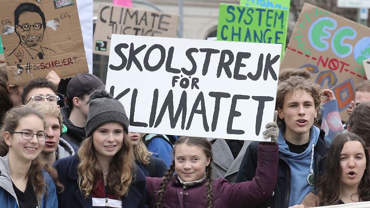 Nach vermehrtem Engagement im Internet wollen die Aktivisten um Luisa Neubauer und Greta Thunberg auch wieder auf der Straße Präsenz zeigen.