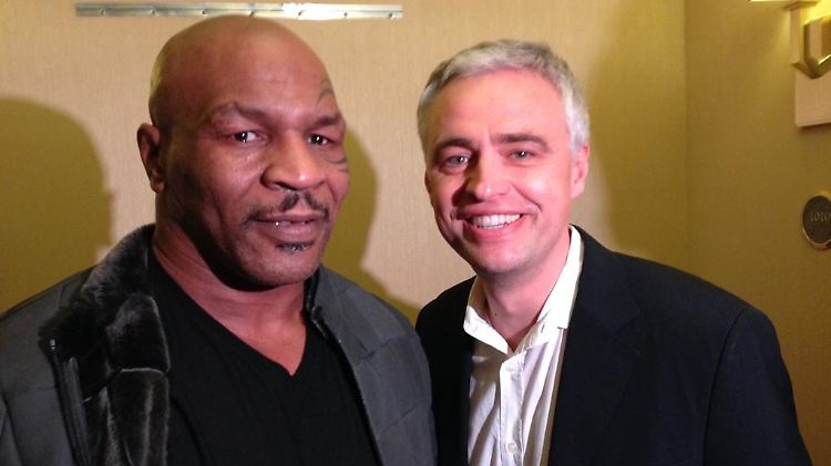 Andreas von Thien (r.) hat die Karriere von Mike Tyson intensiv begleitet und wartet nun gespannt aufs Comeback.
