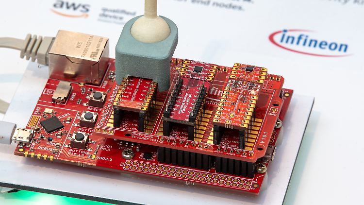 Intel ziehen Infineon mit nach unten. 