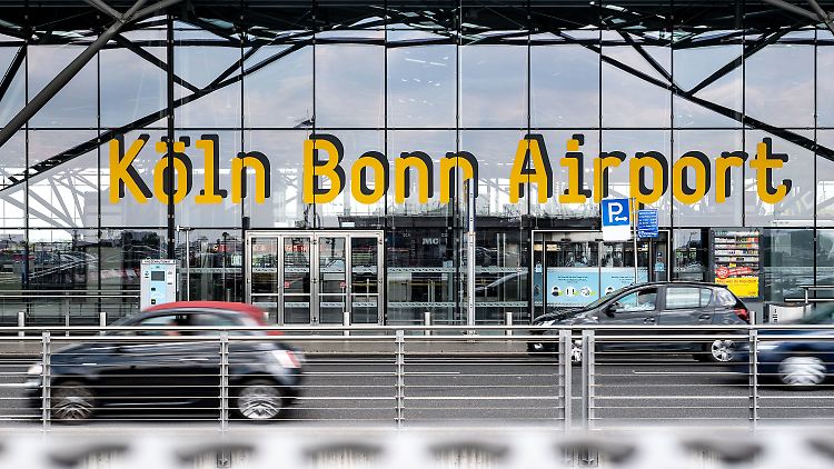 Unter anderem am Flughafen Köln/Bonn werden seit diesem Samstag Corona-Tests gemacht.