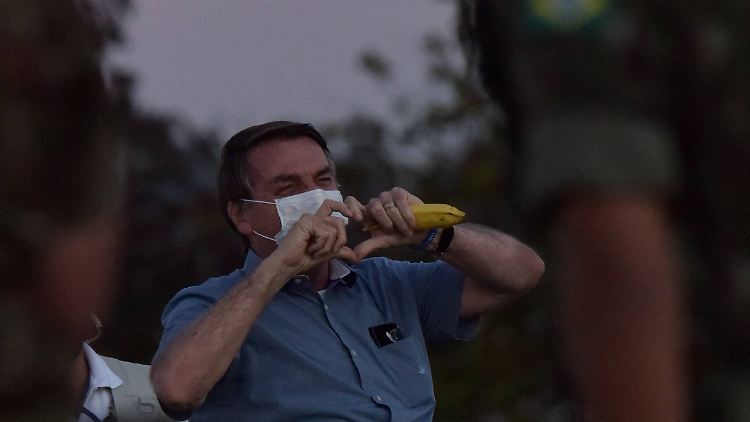 Jair Bolsonaro trägt nach seiner Infektion neuerdings auch Maske.