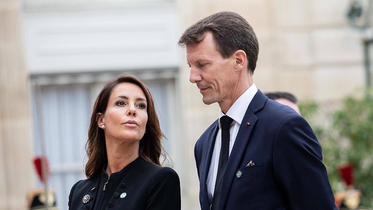 Prinz Joachim wartet mit seiner Ehefrau, Prinzessin Marie, im September 2019 vor dem Elysée-Palast in Paris.