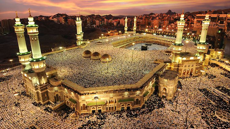 Mehrere Millionen Menschen haben sich in der heiligen Moschee in Mekka versammelt. 