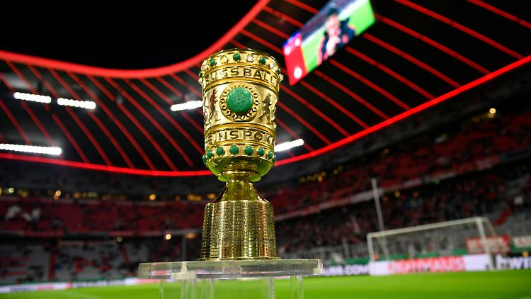 Der DFB macht es möglich: In der ersten Pokalrunde könnten wieder Zuschauer in die Stadien strömen. Ob und wieviele - das entscheiden aber Kräfte außerhalb des Fußballs.