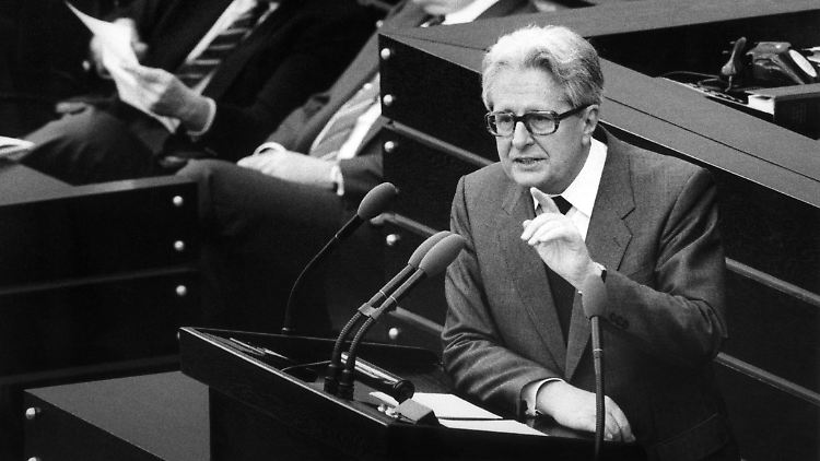 Vogel habe sein "politisches Vermächtnis" im Bundestag (hier im Jahr 1984) zum Ausdruck gebracht, sagt Bundespräsident Steinmeier.