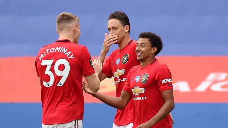 Lingard kann doch noch mit seinen Mitspielern feiern.