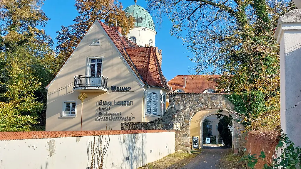 Auenzentrum-und-Besucherzentrum-des-Bundes-fuer-Umwelt-und-Naturschutz-Deutschland-BUND-auf-der-Burg-Lenzen-gibt-es-seit-30-Jahren