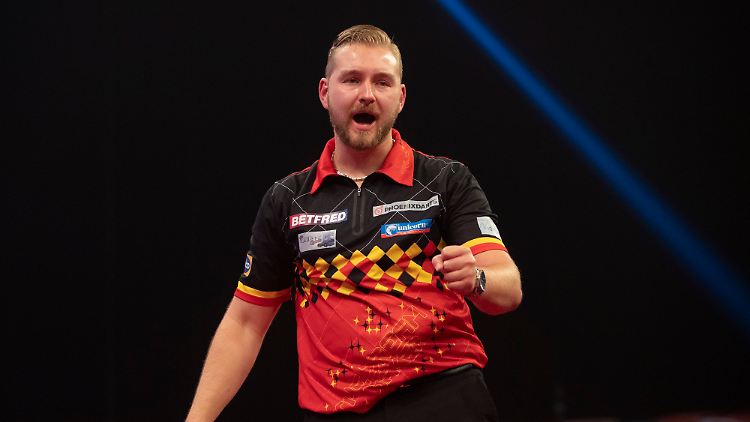 Außenseiter Dimitri Van den Bergh hat völlig überraschend das World Matchplay gewonnen.