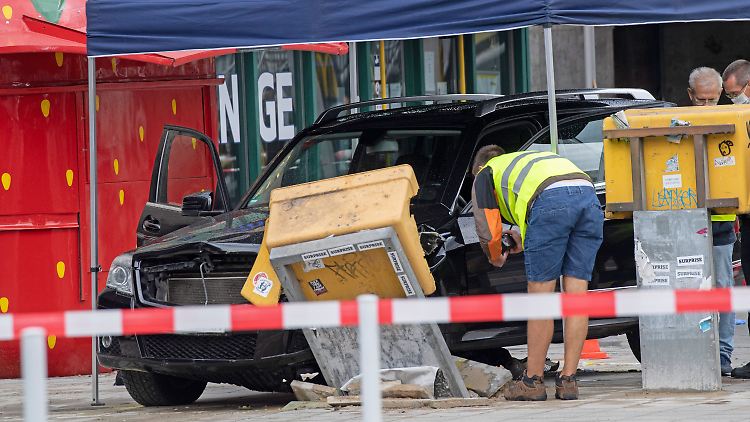 Drei Menschen wurden schwer verletzt, einer schwebt noch in Lebensgefahr.