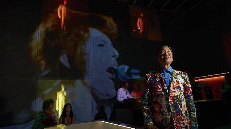 Kansai Yamamoto prägte unter anderem den Stil von David Bowie mit.