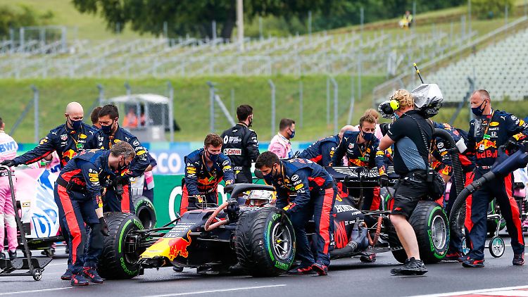 Dass Max Verstappen seinen Boliden kurz vor dem Start zum Großen Preis von Ungarn schwer beschädigte, machte Red Bulls Probleme nur größer.