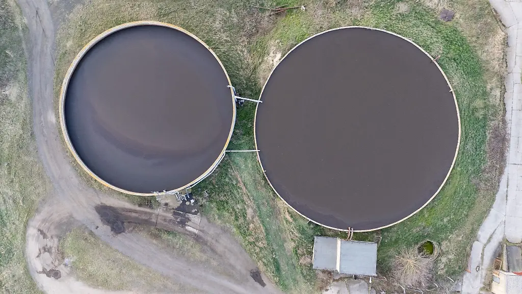 Ein-Mitarbeiter-des-Agrarbetriebs-hat-am-Montagnachmittag-die-zwei-Leichen-im-Guellebecken-entdeckt