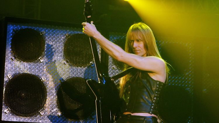 Von 1994 bis 2018 war Karl Logan Gitarrist bei Manowar.