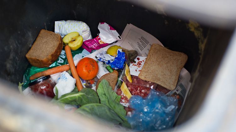 Es landet zu viel Biomüll in der falschen Tonne, zeigt die Studie. Vor allem in Großstädten wird weniger auf Mülltrennung geachtet. 