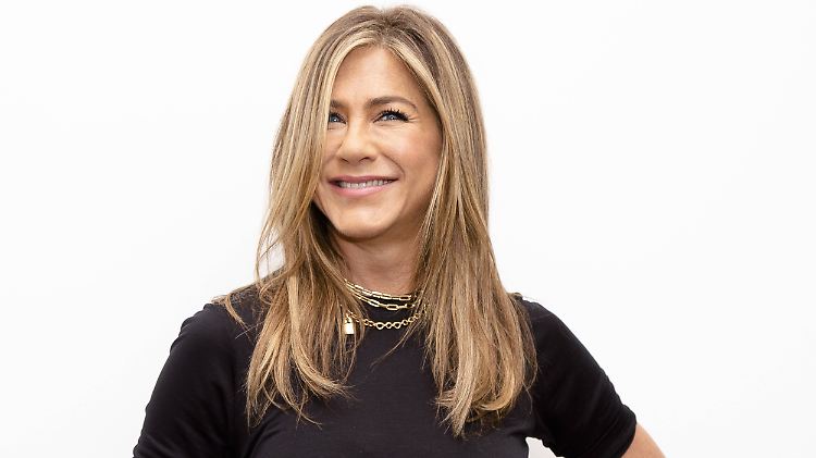 Macht bei der neuen Challenge mit, auch wenn sie sie nicht so richtig versteht: Jennifer Aniston.