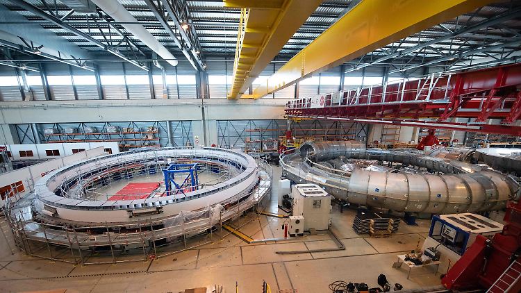 Sieht so die Zukunft der Energieversorgung aus? Darauf hoffen die Enthusiasten. Aber ob das große Kernfusionsexperiment gelingt, ist noch ungewiss. 