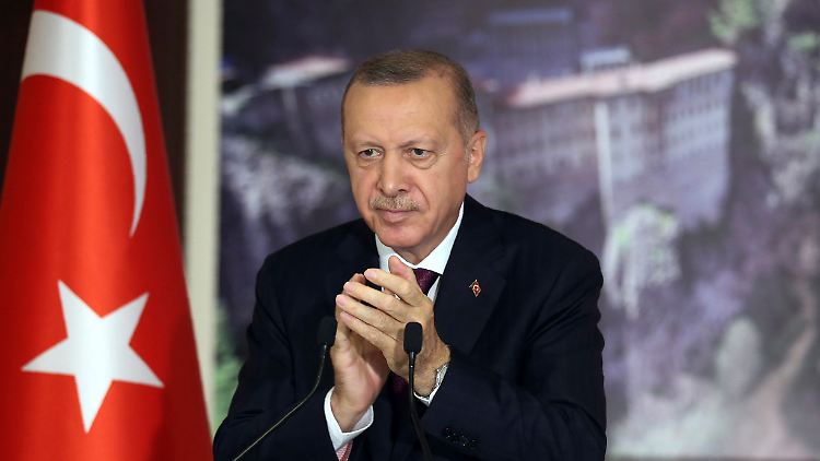 Erdogan setzt weitreichende Kontrollen von sozialen Netzwerken durch.