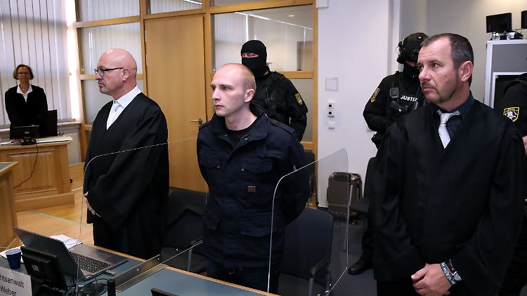 Am jüdischen Feiertag Jom Kippur attackierte der Rechtsextreme Stephan B. die Synagoge in Halle. Eine Tür rettete 52 Gläubige - dann erschoss der Mann auf offener Straße zwei Menschen. 