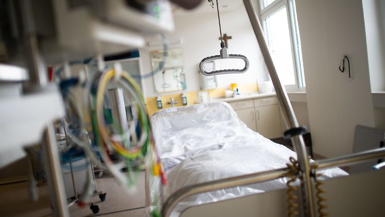 Patienten, die wegen eines schweren Verlaufs von Covid-19 in einer Klinik beatmet werden müssen, haben laut der Studie nur eine knapp 50-prozentige Überlebenschance.