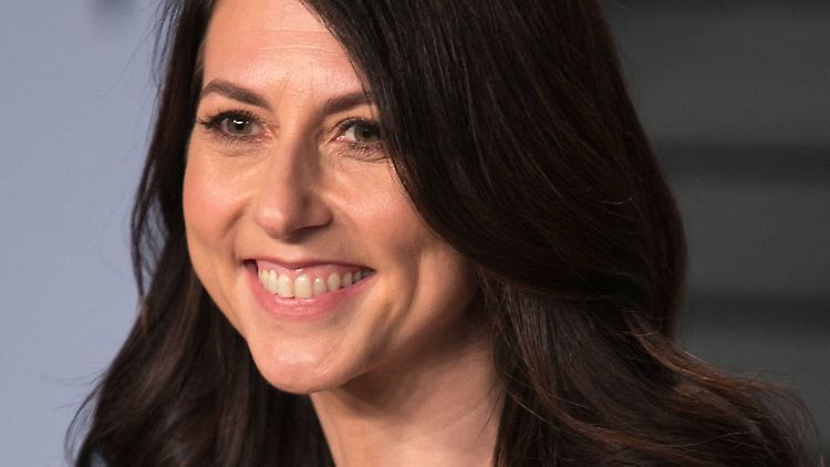MacKenzie Scott, die Ex-Frau des Amazon-Gründers, verzichtet zugunsten von Corona-Opfern auf eine 4,2 Milliarden Dollar.