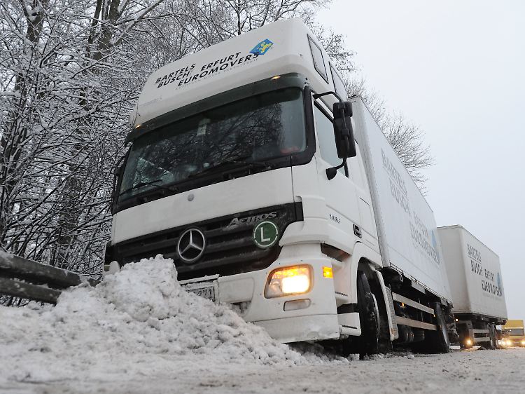 Im Winter oft am Straßenrand: Lkw.