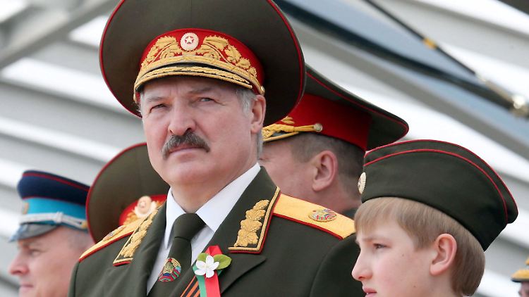 Ein Mann mit großer Mütze und großem Einfluss: Staatschef Alexander Lukaschenko.