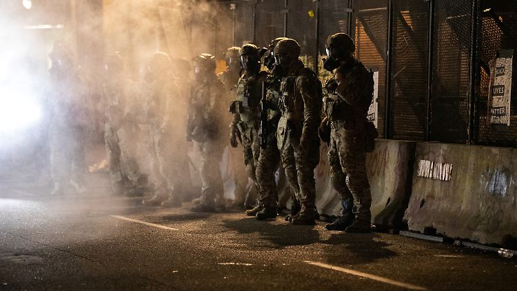 Die Bundespolizisten traten in Portland martialisch auf, erinnerten an paramilitärische Verbände. 