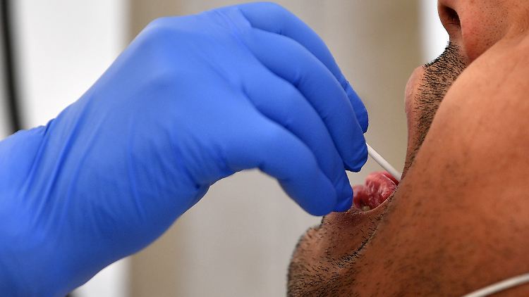 Der Arbeitgeber darf keine eigene Bewertung dessen vornehmen, was er für eine erhöhte Infektionsgefahr hält.