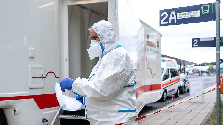 Tests wie am Kölner Flughafen sollen zur Pflicht werden, der Staat will die Kosten tragen..
