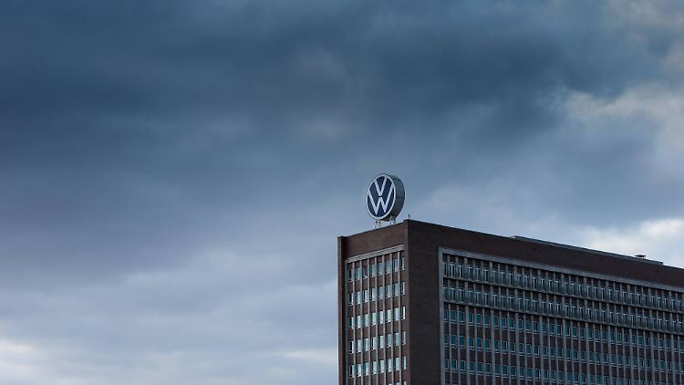 Nur langsam klart der Himmel über Wolfsburg auf.