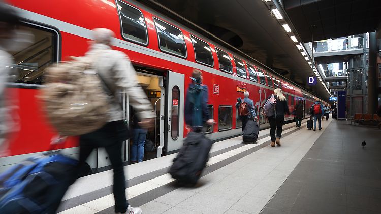 Die Bundesregierung will die Bahn unter anderem mit einer Kapitalspritze von über fünf Milliarden Euro stützen.