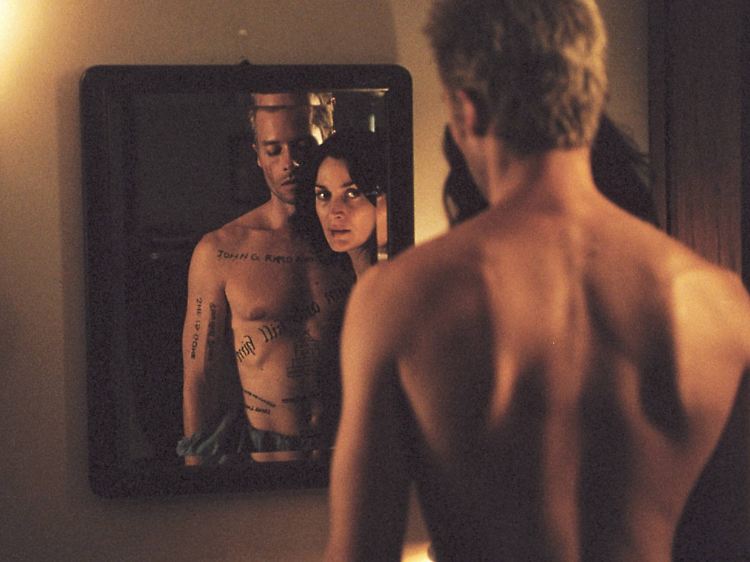 In "Memento" wird die Hälfte der Szenen in umgekehrter Chronologie gezeigt.