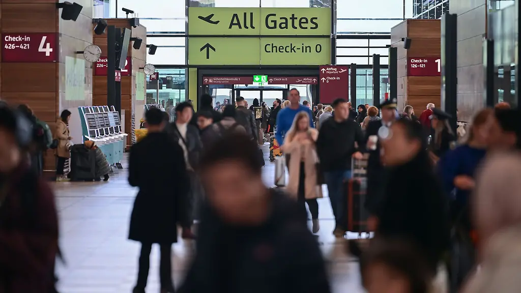 Auch-am-Hauptstadtflughafen-BER-beginnt-am-Wochenende-der-Osterreiseverkehr