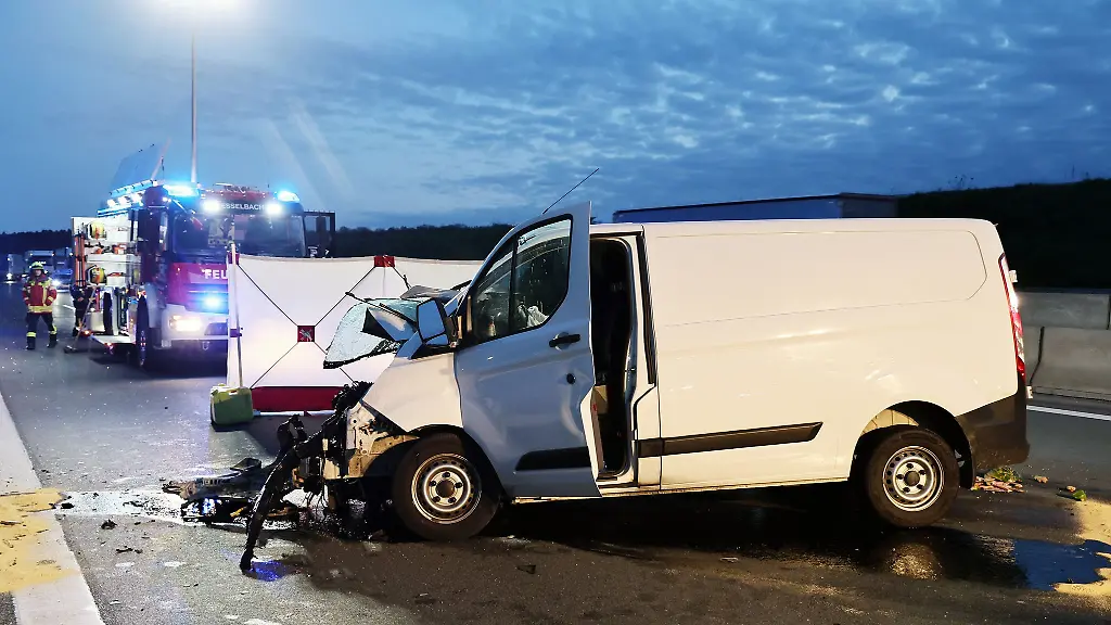 Der-Jugendliche-starb-noch-an-der-Unfallstelle