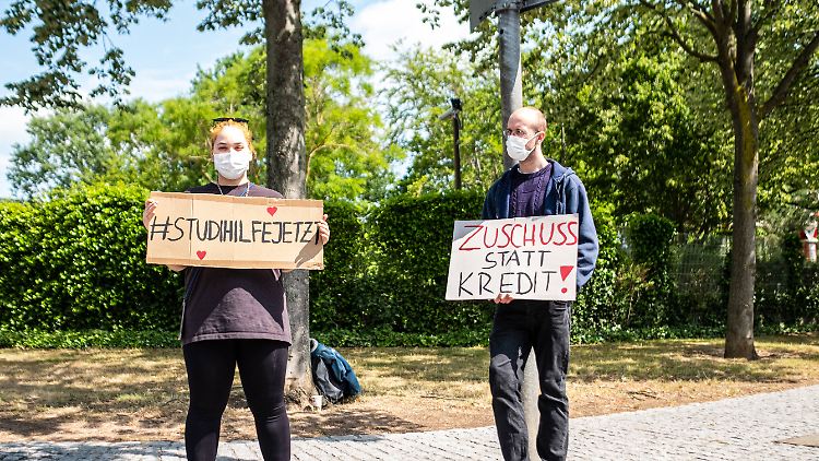 Studierende fordern Zuschüsse statt Krediten.
