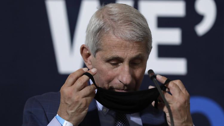 Anthony Fauci rief die Bevölkerung dazu auf, die Schutzmaßnahmen dringend zu beachten.