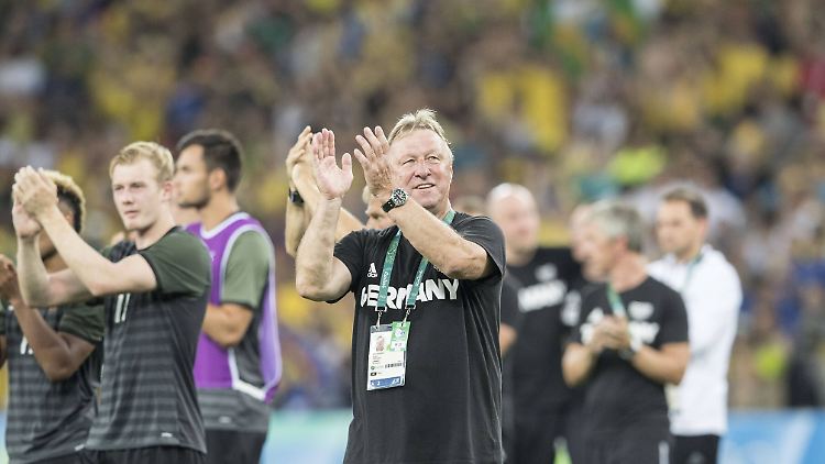 Künftig soll Horst Hrubesch nicht mehr für Deutschland, sondern für den HSV Erfolge einfahren.