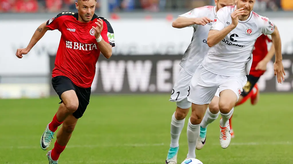 Thijmen-Goppel-unterlief-in-Bielefeld-frueh-ein-Eigentor