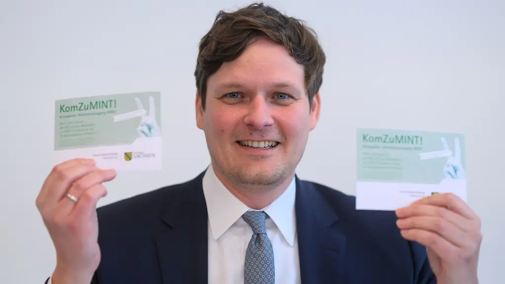 Kultusminister-Conrad-Clemens-CDU-will-dem-Schulversuch-Oberschueler-fuer-das-Lehramt-gewinnen