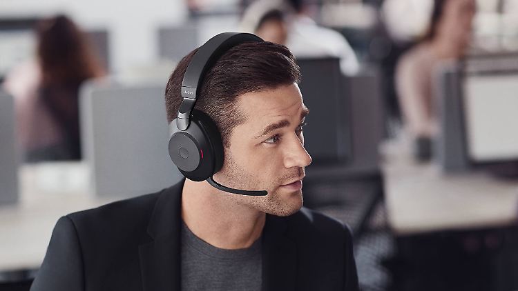 Der Jabra Evolve2 85 ist ein guter Begleiter in Beruf und Freizeit.