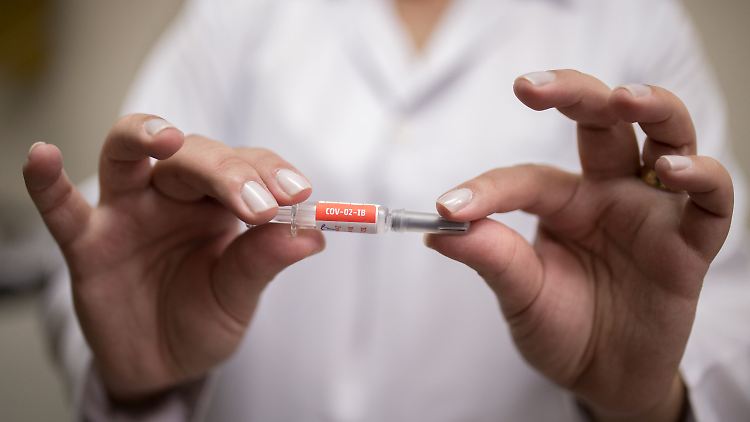 Die USA hoffen bis Ende des Jahres einen Impfstoff zu haben - helfen sollen dabei Pharmaunternehmen aus aller Welt.