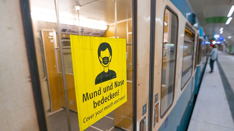 Nach Ansicht von Wirtschaftsminister Altmaier sollen Menschen nur noch dann in Busse und Bahnen steigen dürfen, wenn sie eine Maske tragen. 