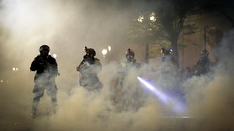 Trump will die Bundespolizei in Portland offenbar in Einsatzbereitschaft belassen.